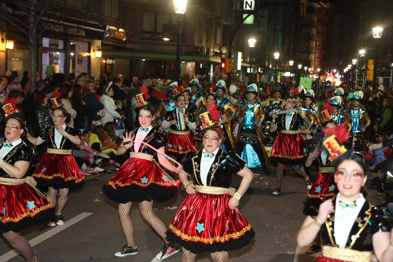 Así fue el desfile de carnaval de Gijón: una multitud y despliegue de originalidad