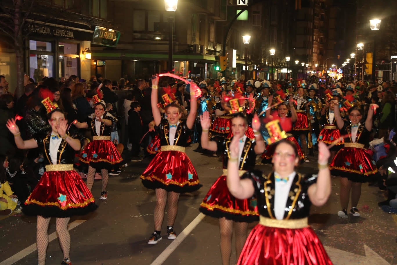 Así fue el desfile de carnaval de Gijón: una multitud y despliegue de originalidad