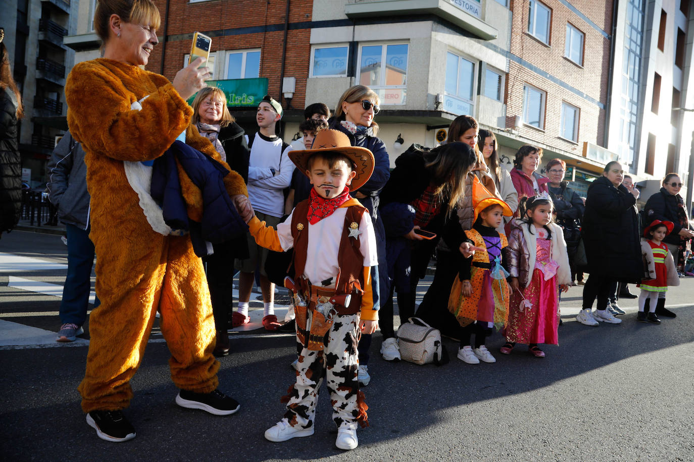 Diversión por las calles de Siero: así fue el gran desfile de carnaval