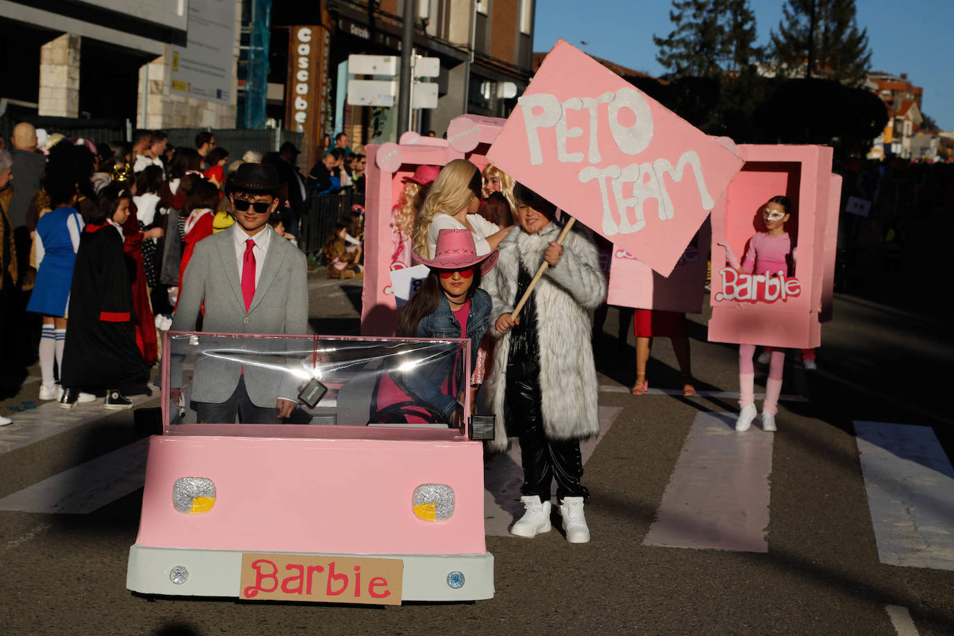 Diversión por las calles de Siero: así fue el gran desfile de carnaval