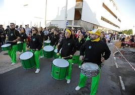Lugones. Los tambores animaron el desfile desde su salida.