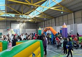 Pravia despide el Carnaval con un desfile e hinchables