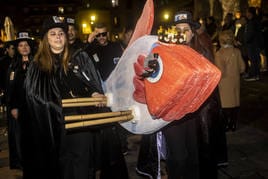 Avilés entierra a la sardina y despide su carnaval