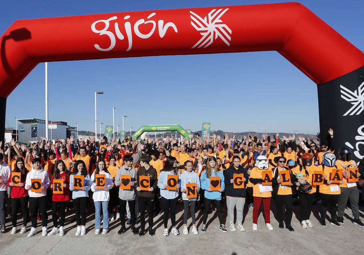 Carrera contra el cáncer infantil, organizada por Galbán y celebrada en Gijón en 2023.