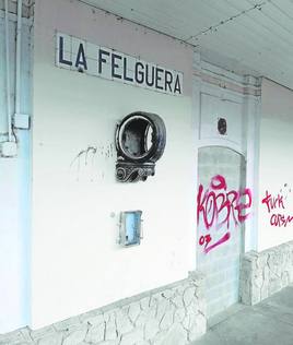 Estado actual de la estación de Feve, en el distrito langreano de La Felguera.