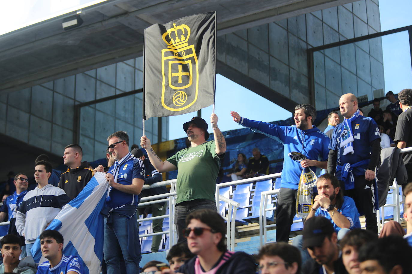 ¿Estuviste viendo el Oviedo - Burgos en el Tartiere? ¡Búscate en las fotos!