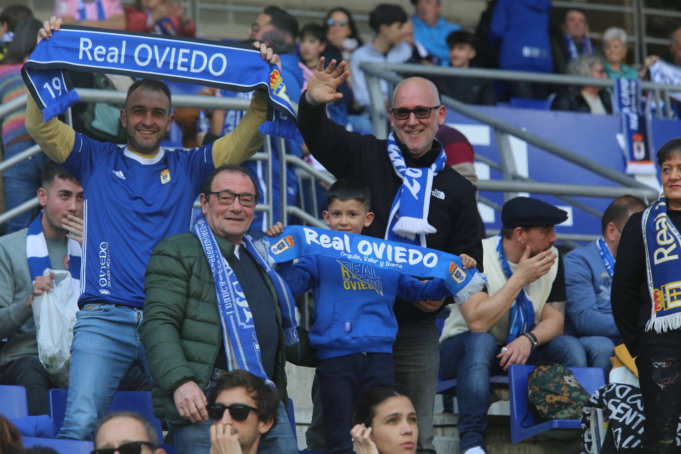 ¿Estuviste viendo el Oviedo - Burgos en el Tartiere? ¡Búscate en las fotos!