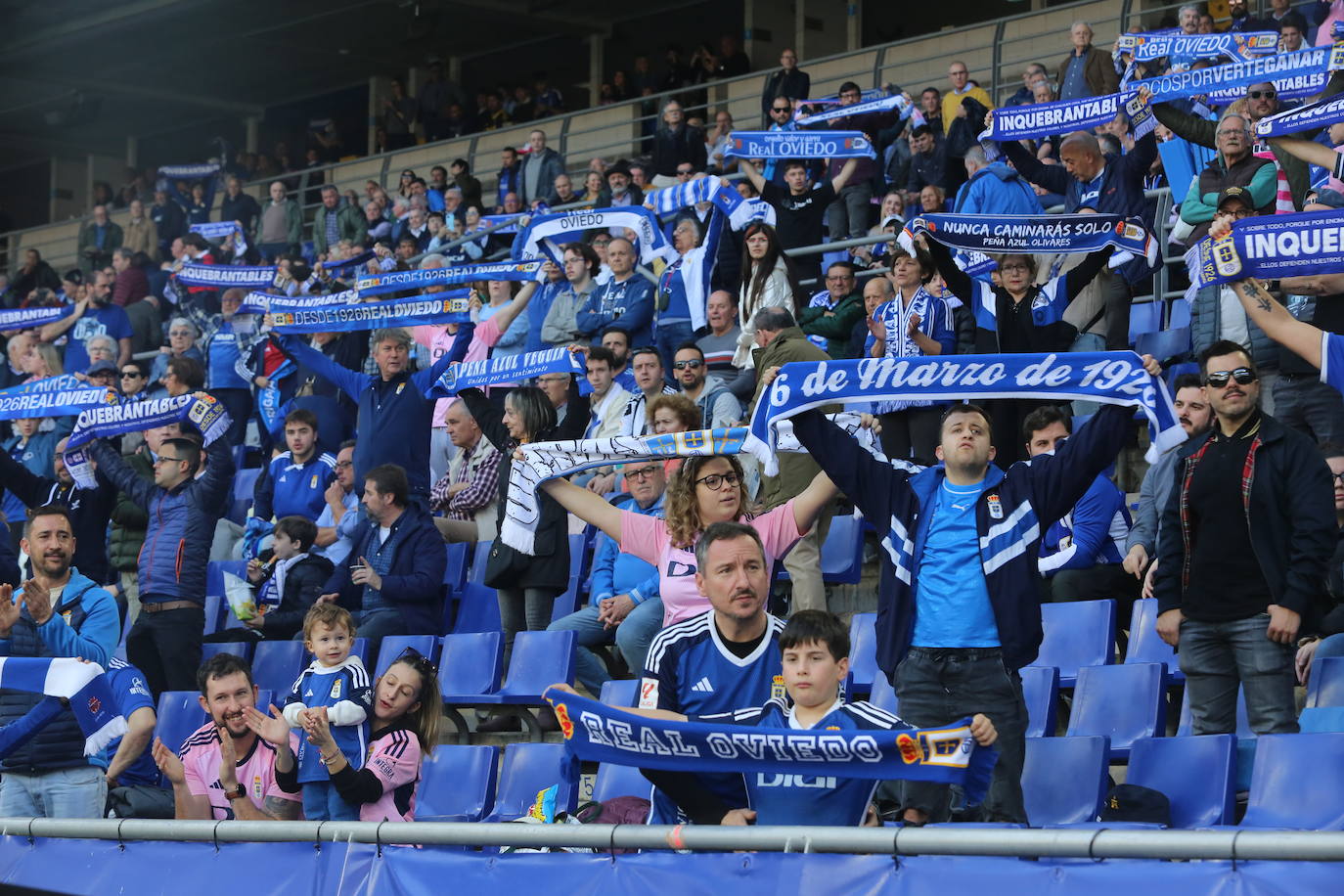 ¿Estuviste viendo el Oviedo - Burgos en el Tartiere? ¡Búscate en las fotos!