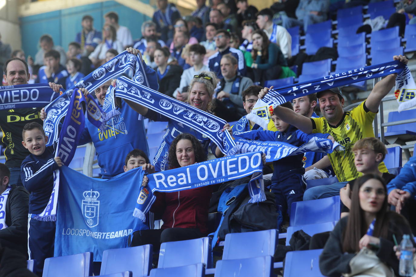 ¿Estuviste viendo el Oviedo - Burgos en el Tartiere? ¡Búscate en las fotos!