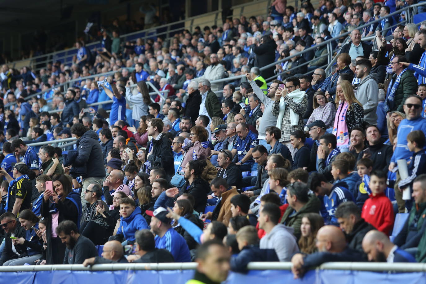 ¿Estuviste viendo el Oviedo - Burgos en el Tartiere? ¡Búscate en las fotos!