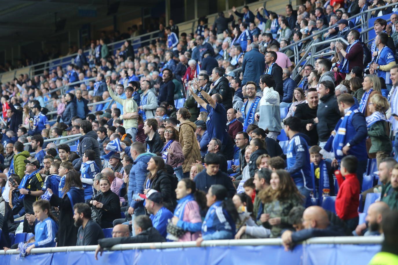 ¿Estuviste viendo el Oviedo - Burgos en el Tartiere? ¡Búscate en las fotos!