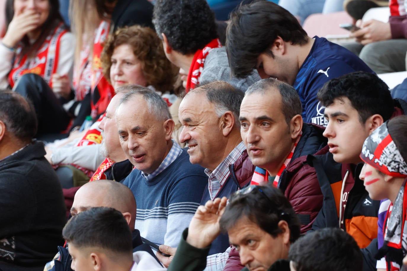 ¿Estuviste viendo el Sporting - Valladolid en El Molinón? ¡Búscate en las fotos!