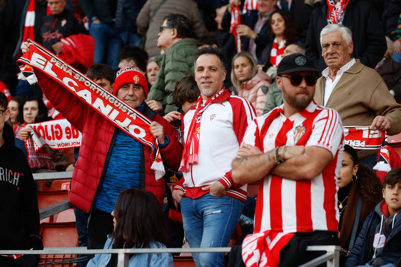 ¿Estuviste viendo el Sporting - Valladolid en El Molinón? ¡Búscate en las fotos!