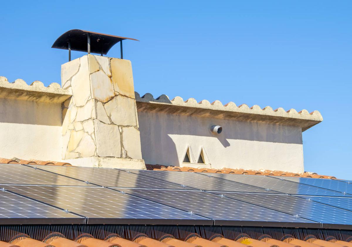 Placas solares en una vivienda.