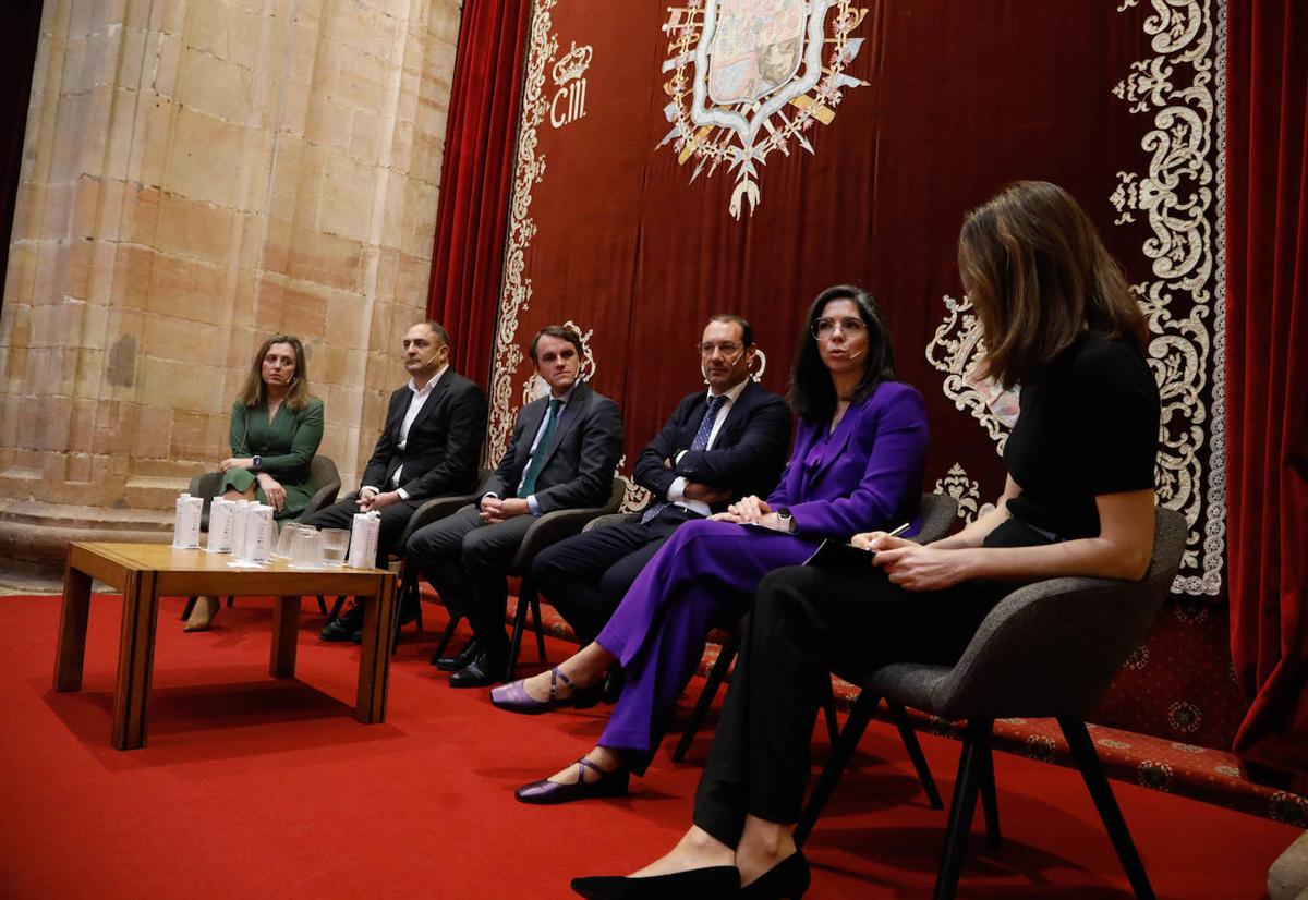 María Calvo, Luis Bausela, Jordi Aguiló, Bruno Pedregal, Patricia López y Olalla Pena, en la jornada organizada por Aelec.