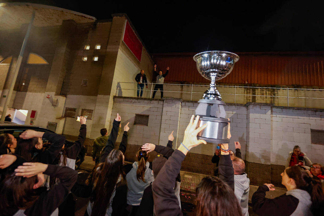 Así ha sido el recibimiento de Gijón a las campeonas del Telecable Hockey