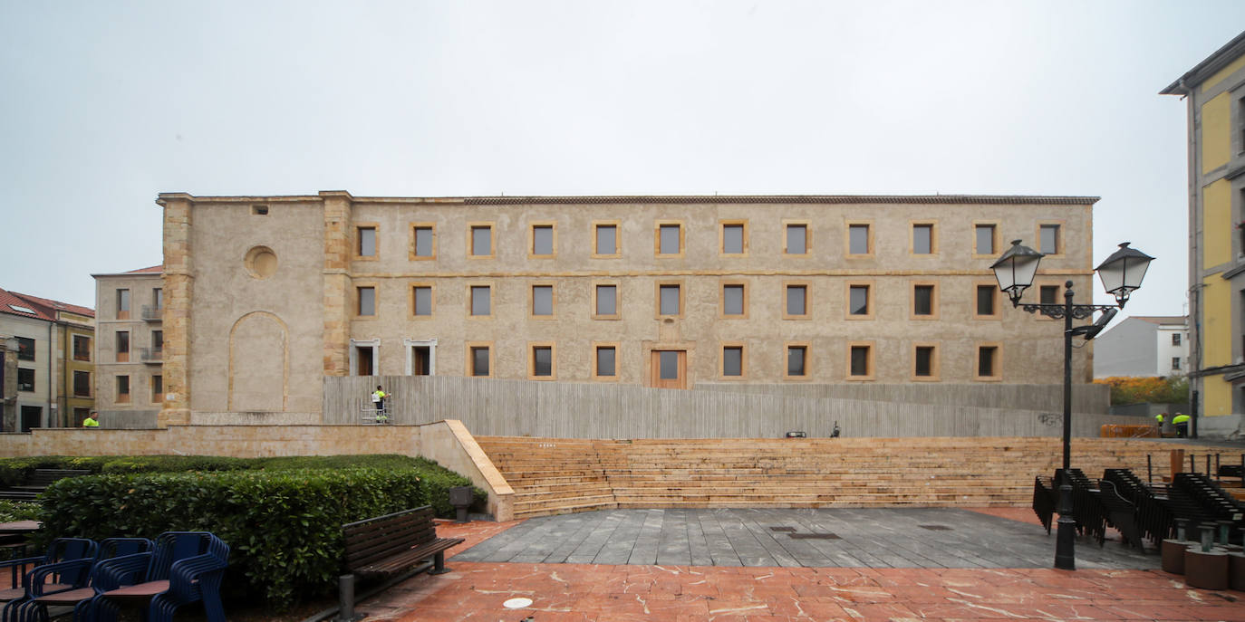 Obras de rehabilitación del edificio de la vieja fábrica de tabacos de Cimadevilla, la Tabacalera.