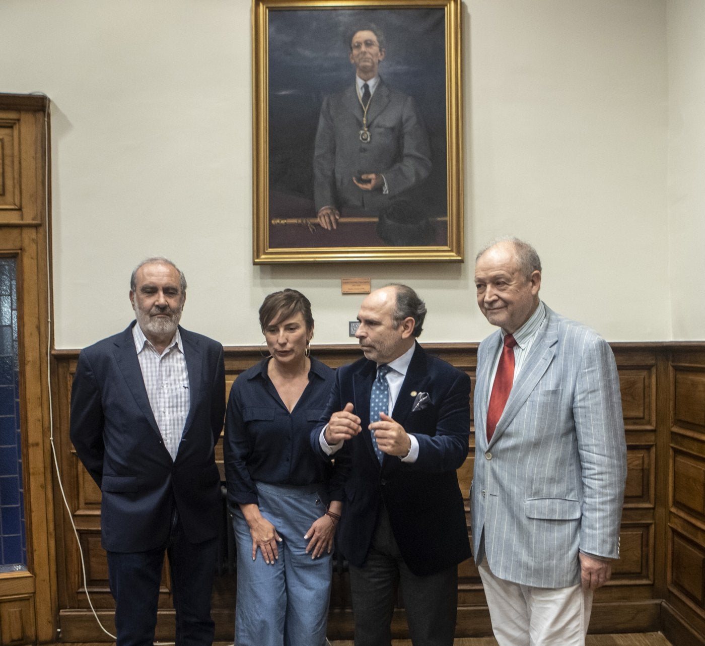 Un Cuadro De Paulino Vicente Para Homenajear Al Rector Alas El un-cuadro-de-paulino-vicente-para-homenajear-al-rector-alas-el