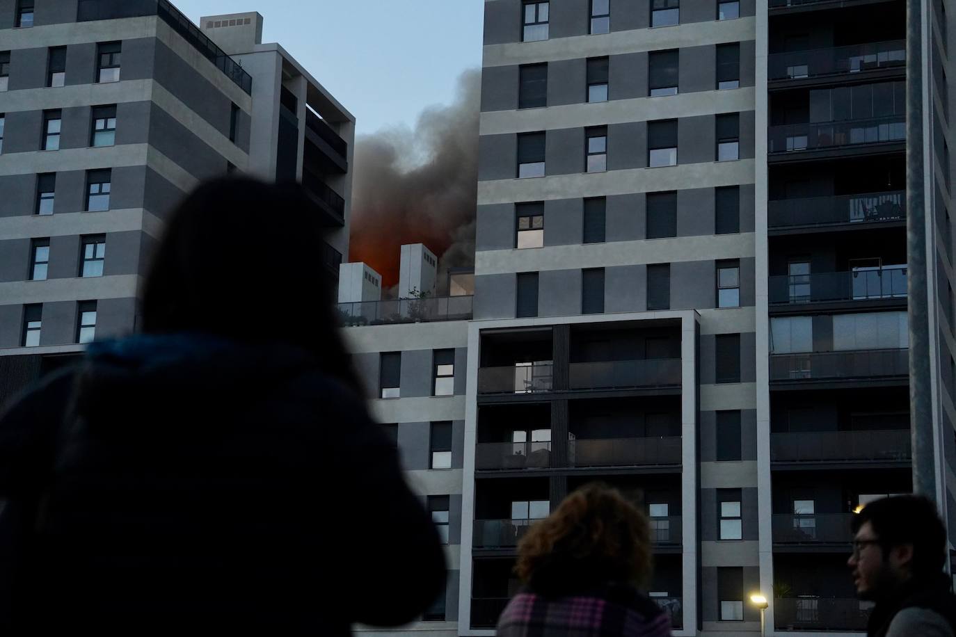 Terrorífico incendio en un edificio de Valencia: las imágenes del fuego