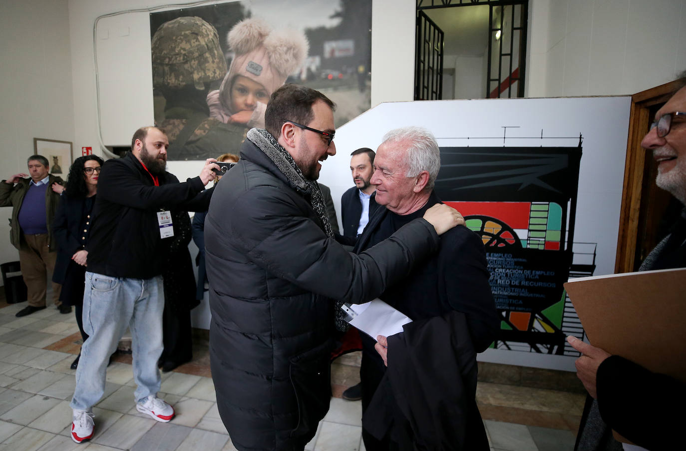 Víctor Manuel recibe en Mieres el Premio Espacio 1910