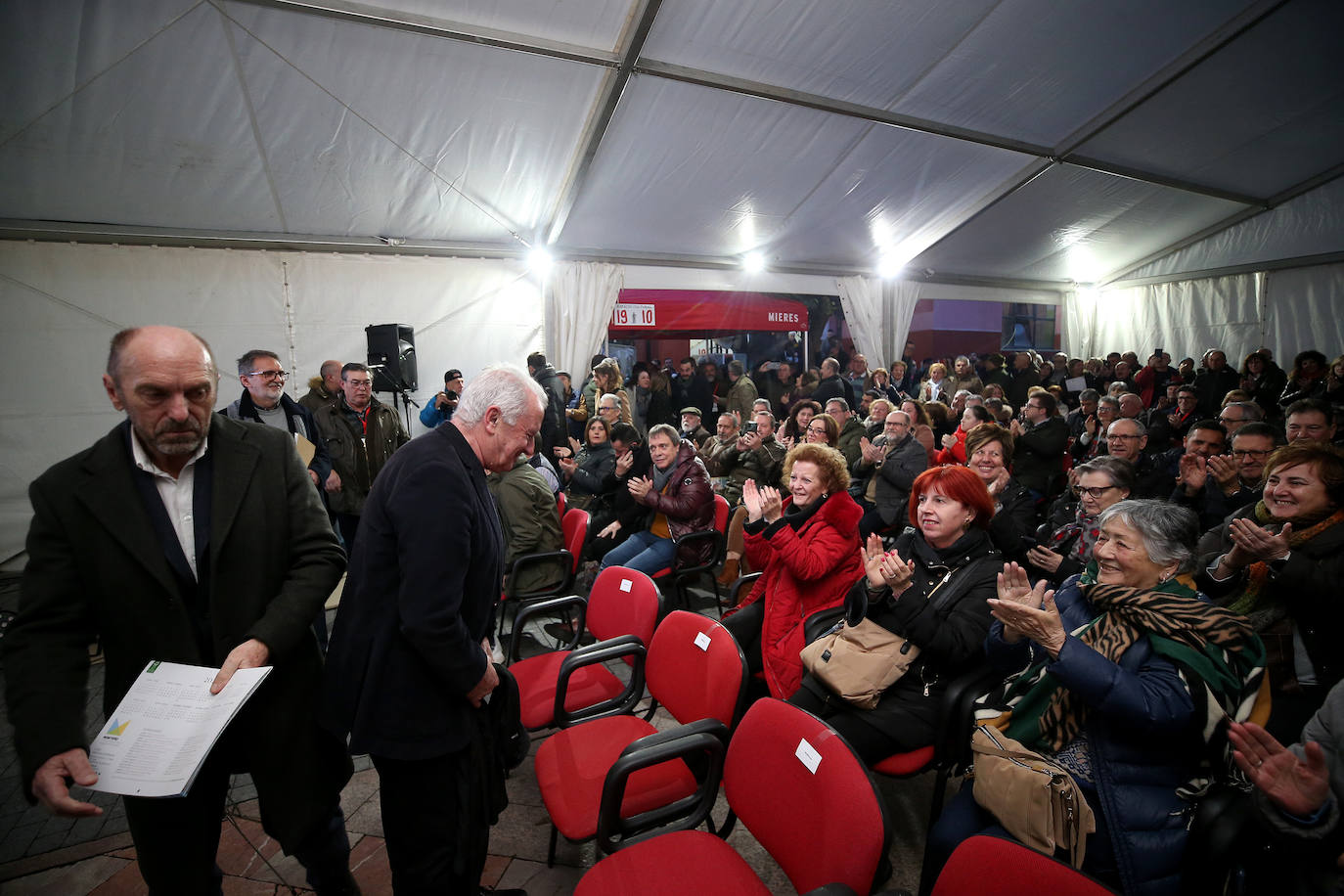 Víctor Manuel recibe en Mieres el Premio Espacio 1910