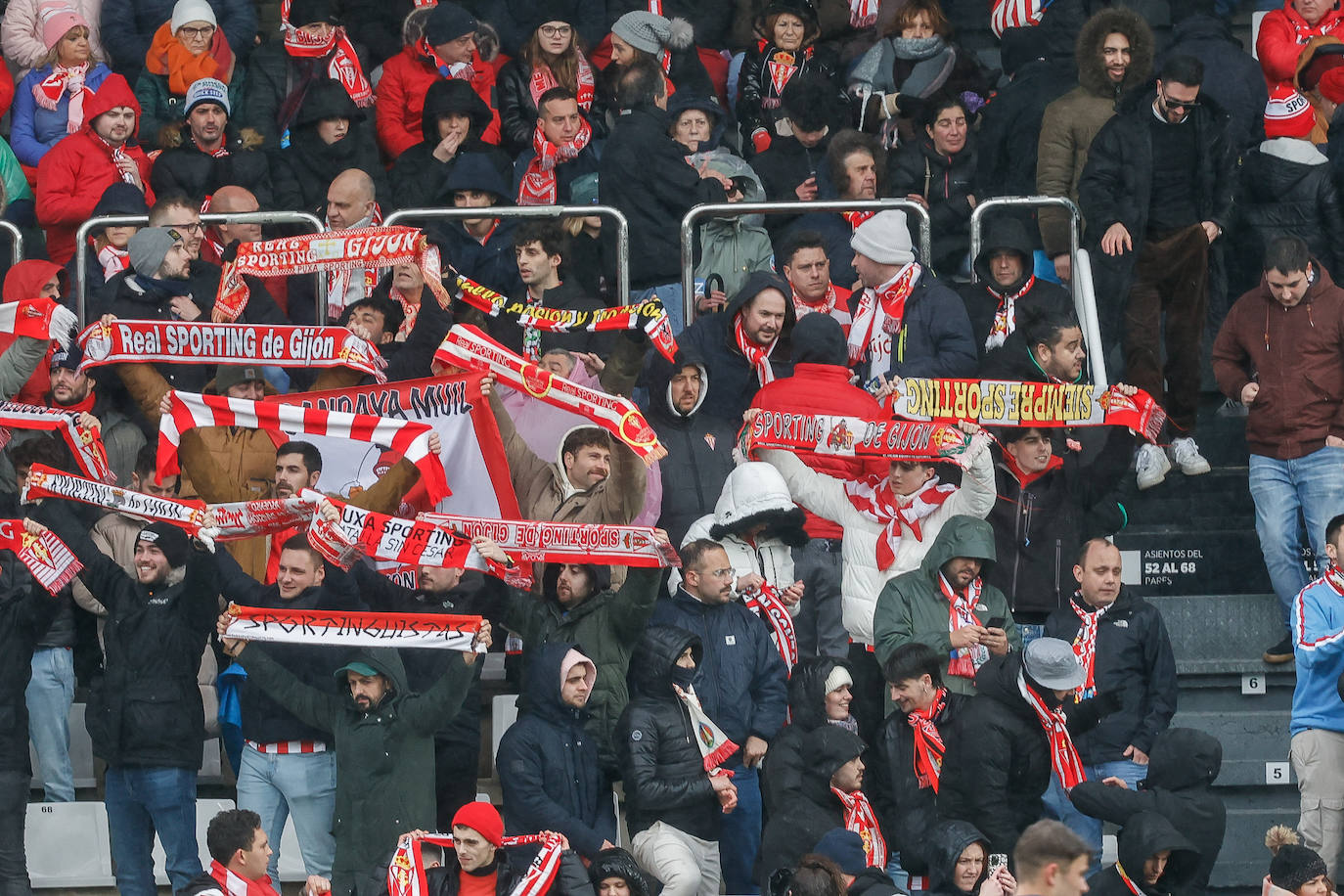 ¿Estuviste en el Burgos - Sporting? ¡Búscate en las fotos!