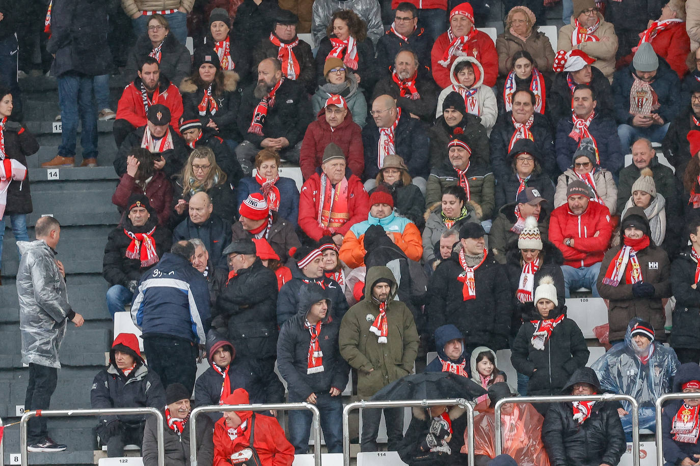 ¿Estuviste en el Burgos - Sporting? ¡Búscate en las fotos!