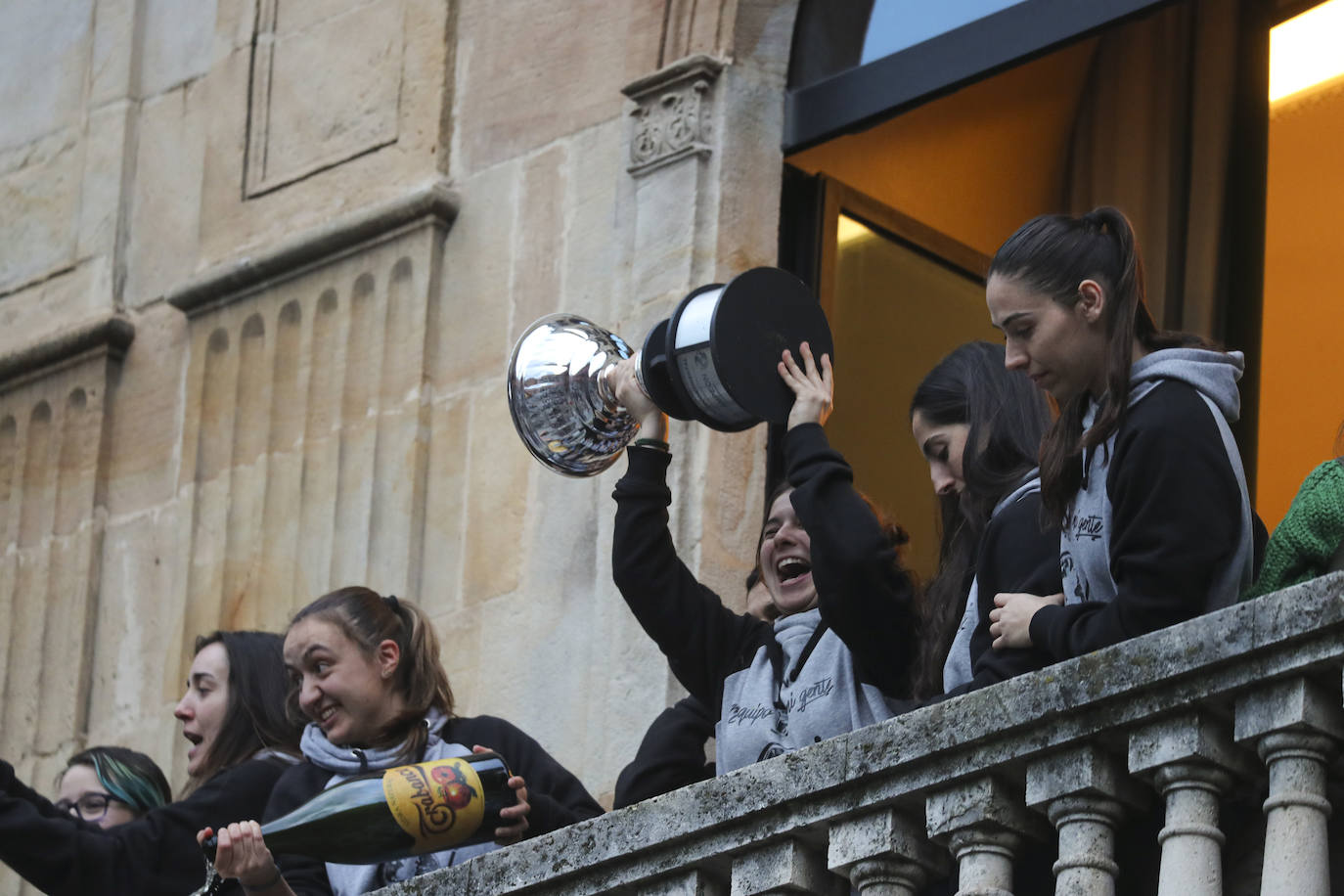 Gijón homenajea a las campeonas del mundo