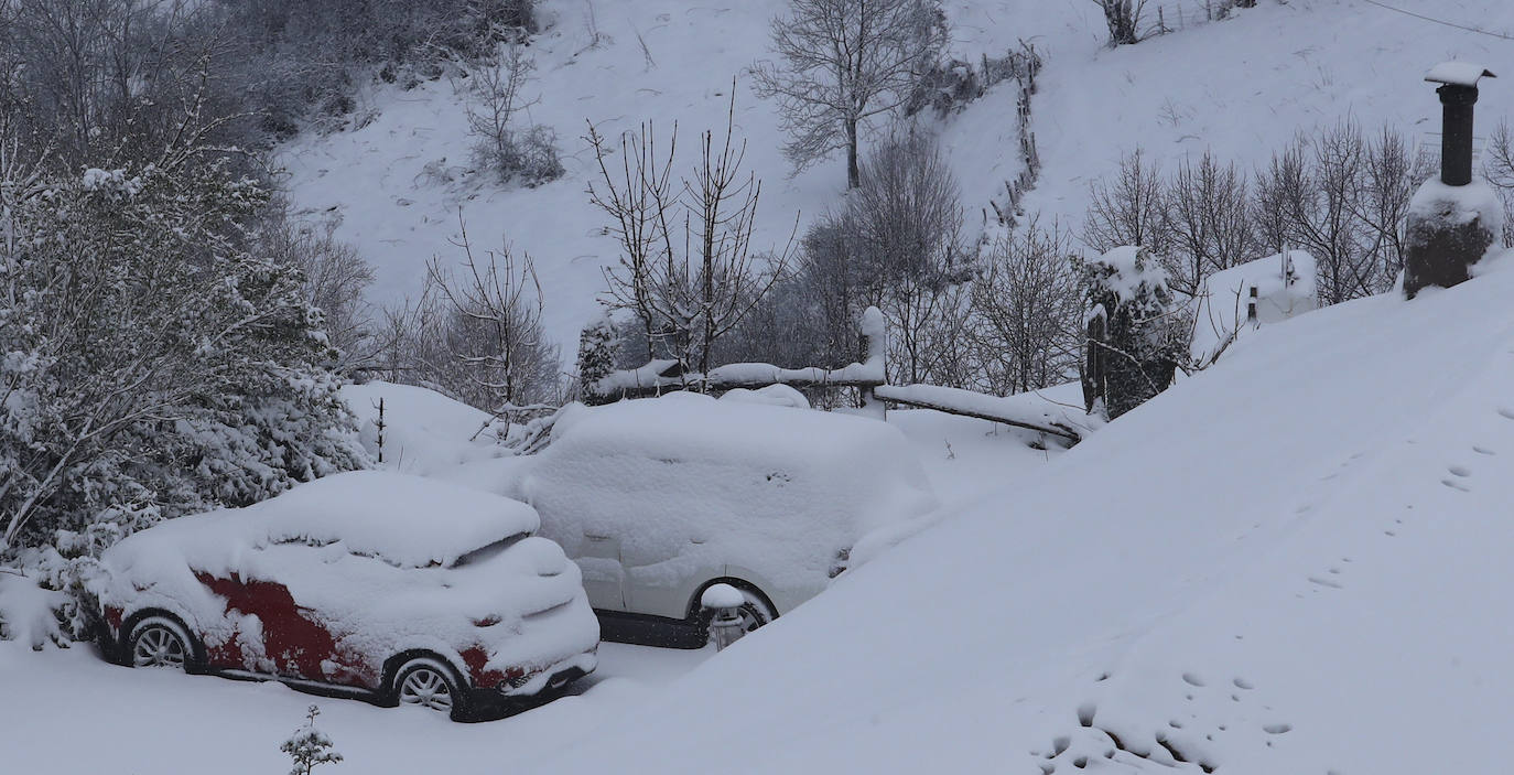 &#039;Mónica&#039; cubre de nieve Pajares