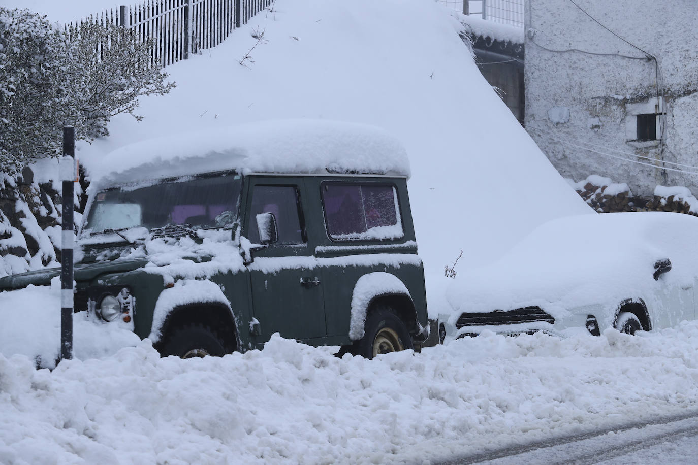 &#039;Mónica&#039; cubre de nieve Pajares