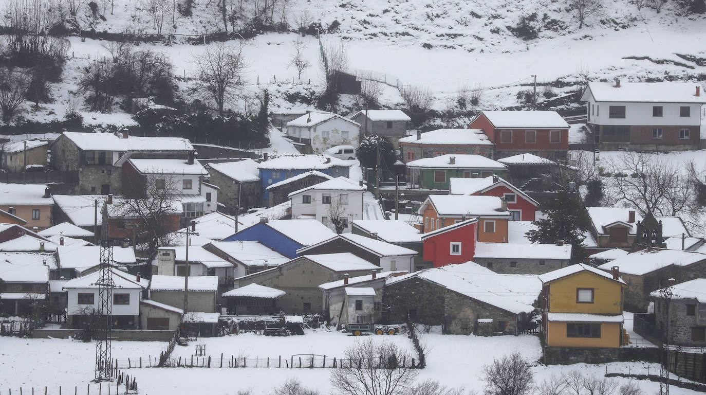 &#039;Mónica&#039; cubre de nieve Pajares