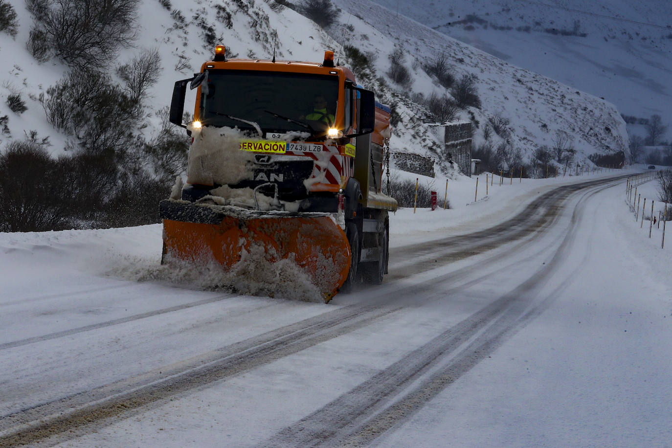 &#039;Mónica&#039; cubre de nieve Pajares