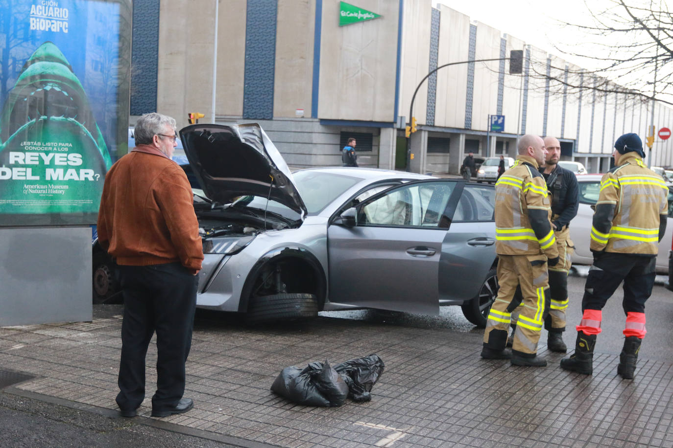 Las imágenes del accidente en la calle Velázquez de Gijón