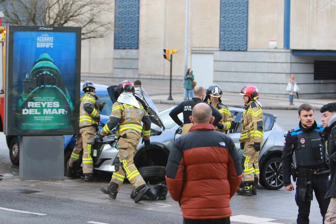 Las imágenes del accidente en la calle Velázquez de Gijón