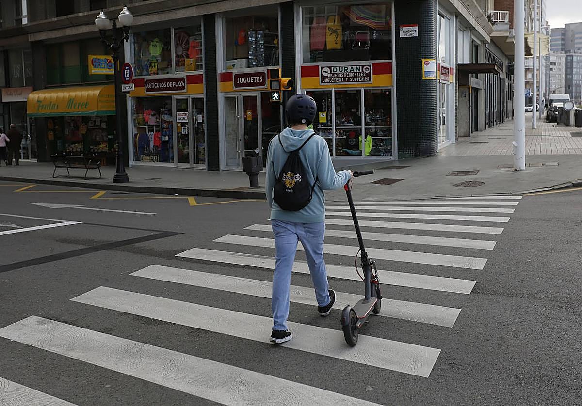 Lo que puedes y no puedes hacer sobre el patinete: cómo evitar que te multen en Gijón