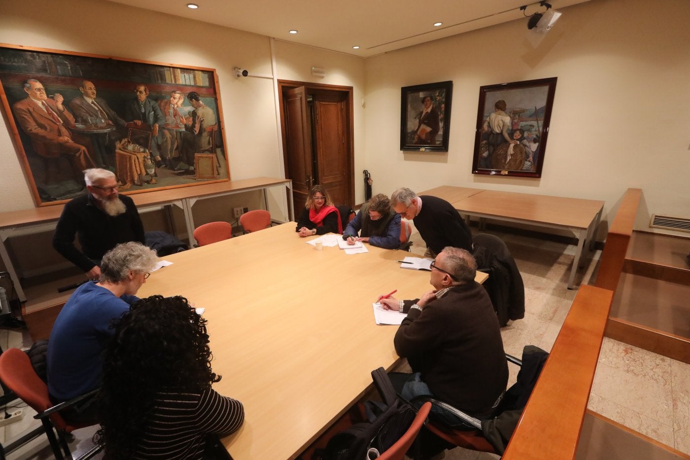 La edil de Festejos se reunió este viernes con las asociaciones de vecinos del centro, La Magdalena, El Nodo, Valliniello y Miranda.