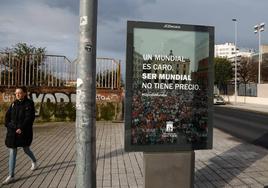 Uno de los carteles con la nueva campaña del Ayuntamiento.