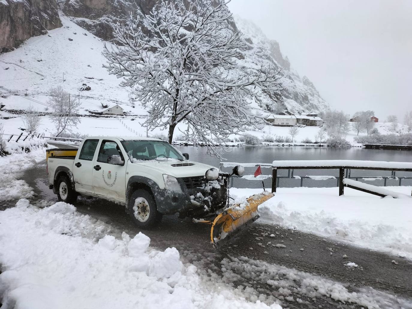 Lluvia, frío y nieve: las imágenes que deja el temporal en Asturias este sábado