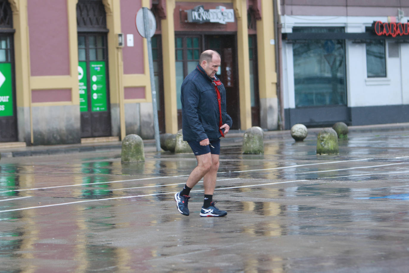 Lluvia, frío y nieve: las imágenes que deja el temporal en Asturias este sábado