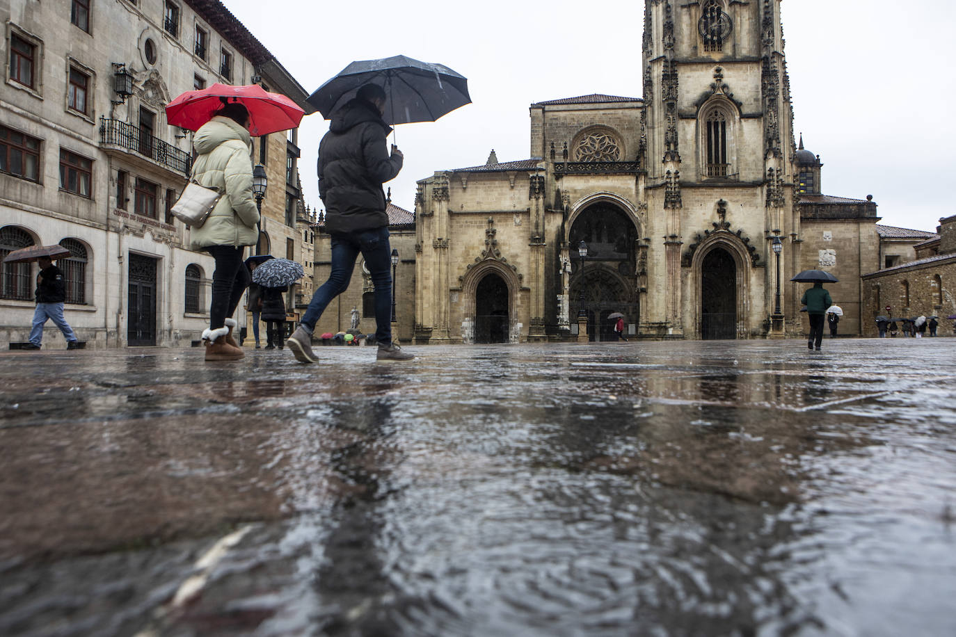 Lluvia, frío y nieve: las imágenes que deja el temporal en Asturias este sábado