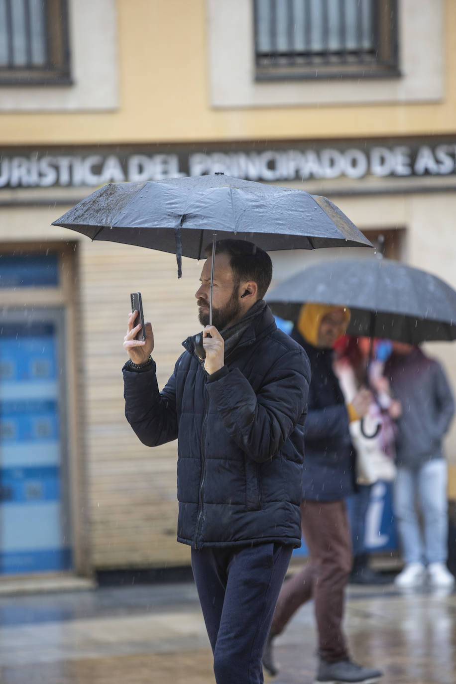 Lluvia, frío y nieve: las imágenes que deja el temporal en Asturias este sábado