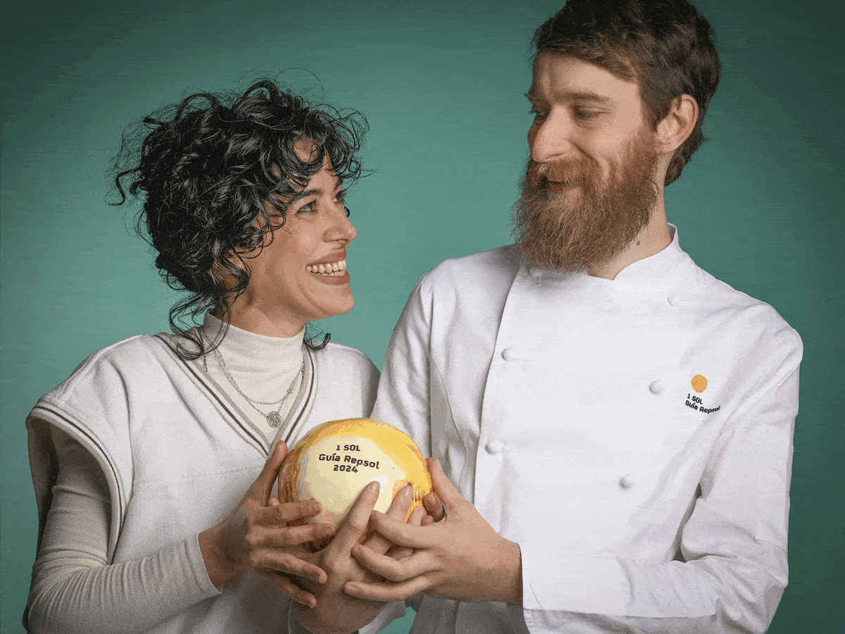 Lola Palacio e Iñaki Gómez, de Alenda; y Bruno Lombán, de Quince Nudos.