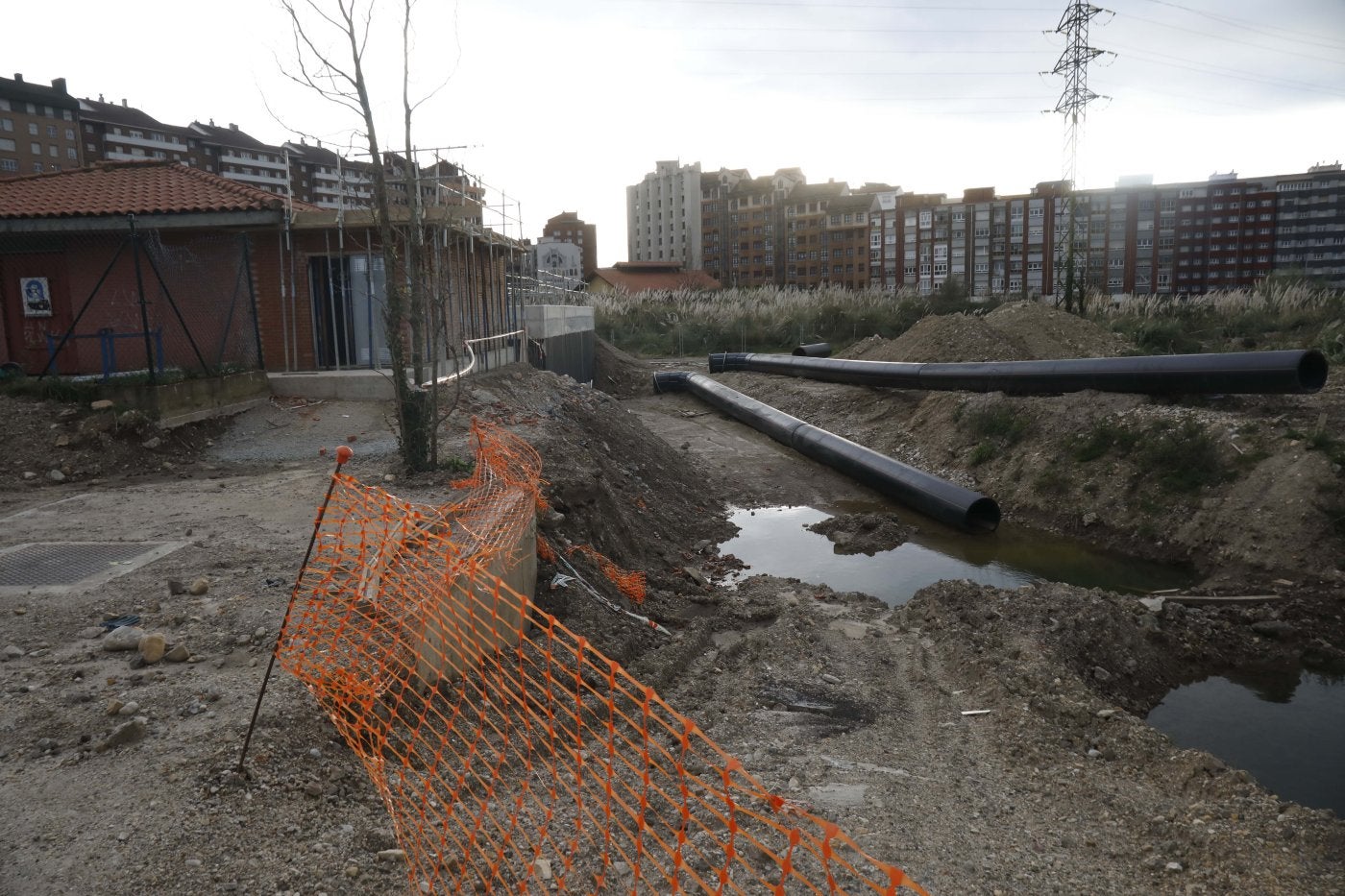 Las obras del aliviadero del río San Martín marchan a buen ritmo.