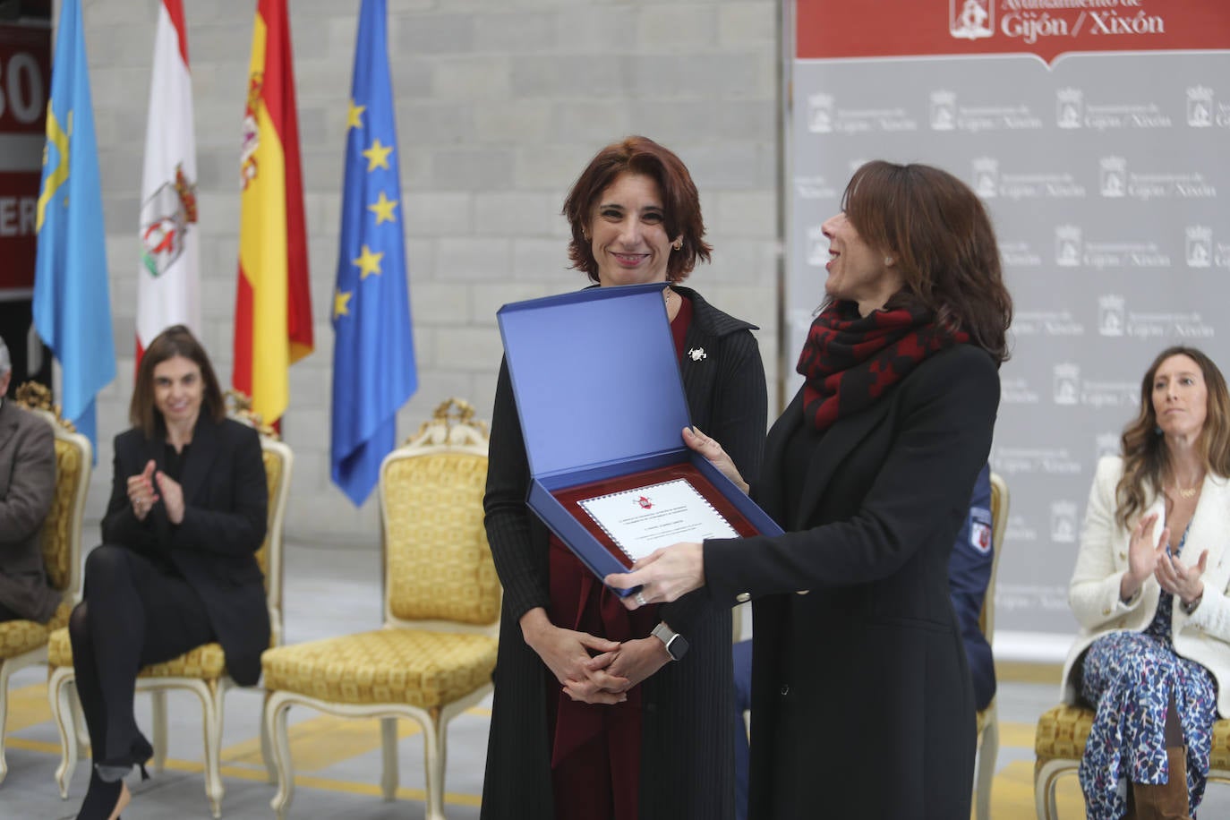 Gijón homenajea a sus bomberos