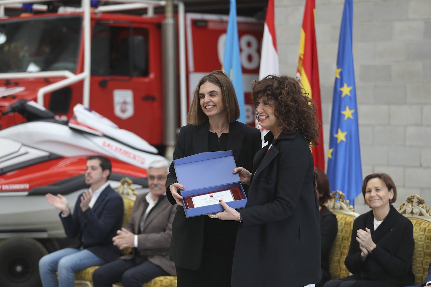 Gijón homenajea a sus bomberos