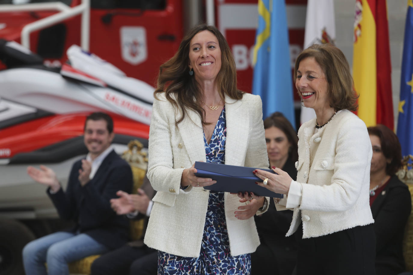 Gijón homenajea a sus bomberos