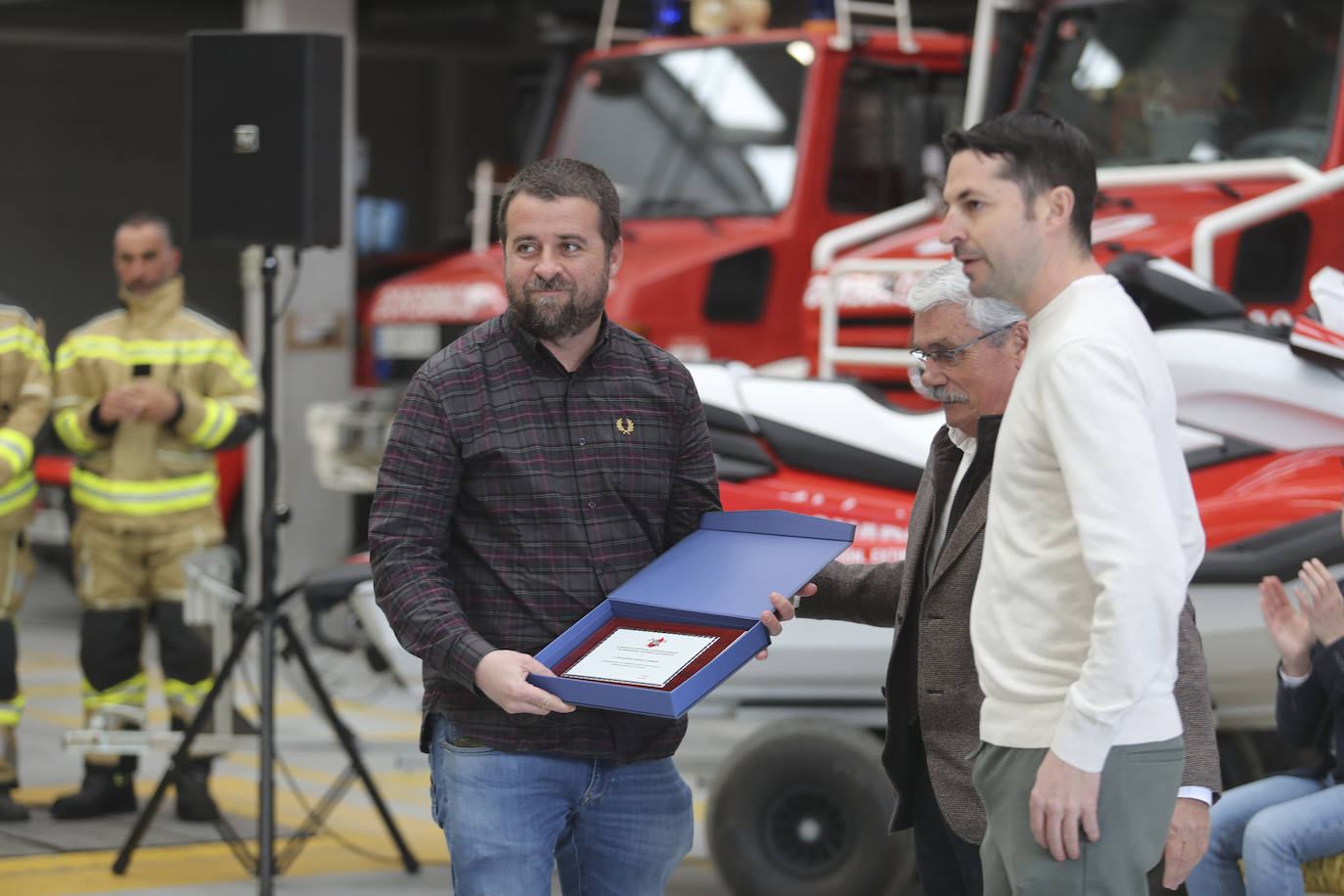 Gijón homenajea a sus bomberos