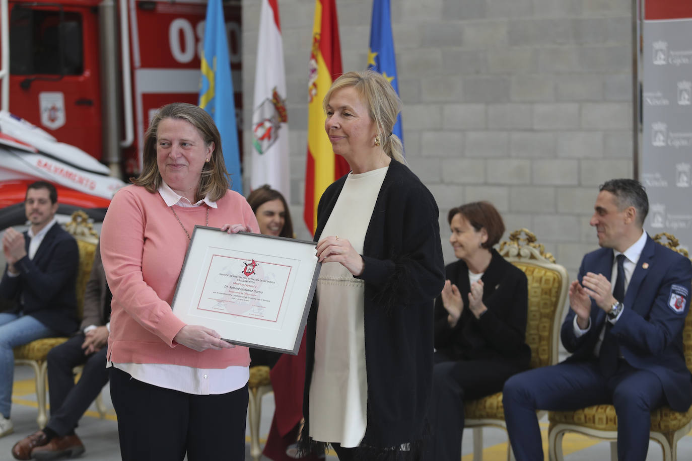 Gijón homenajea a sus bomberos