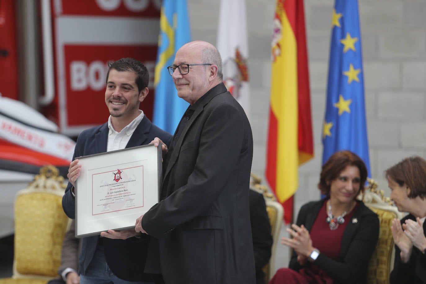 Gijón homenajea a sus bomberos