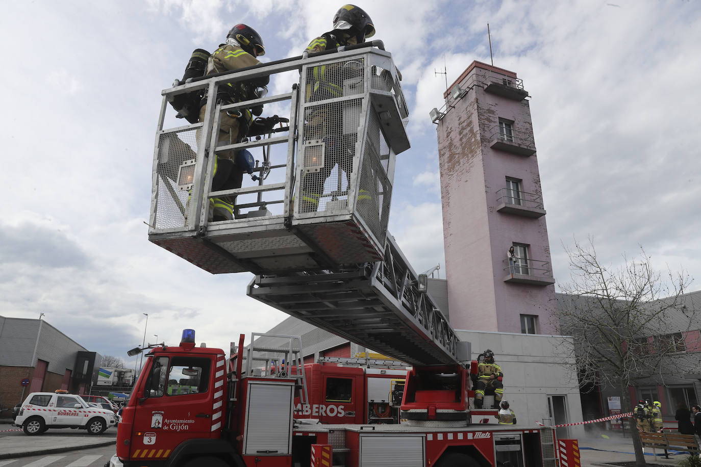 Gijón homenajea a sus bomberos